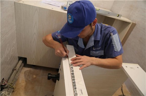 安裝櫥柜拉籃的正確步驟是這樣的！