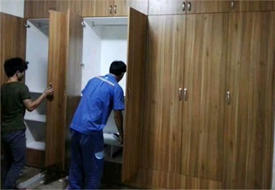 左右手家具安裝按照標(biāo)準(zhǔn)完成家具安裝，和業(yè)主一起驗收。