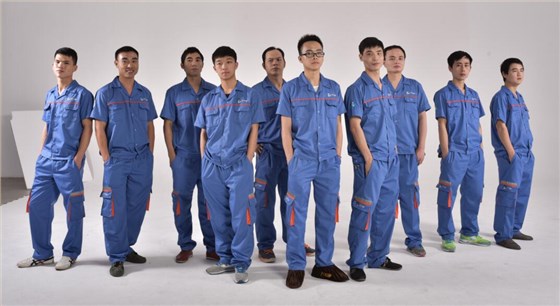 左右手衣柜安裝師傅團(tuán)隊(duì)