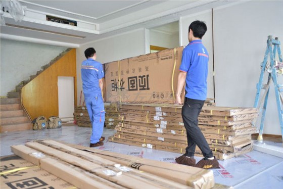 左右手家居安裝公司合作伙伴頂固敲鐘上市，定制家具上市公司再添強(qiáng)將！1