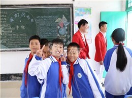 與智者為伍，與善者同行—左右手創(chuàng)始人南雄助學之行