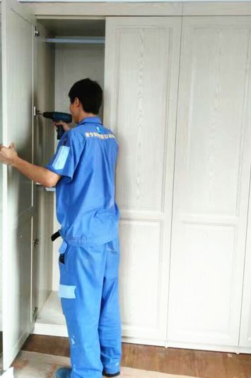 左右手安裝師傅告訴你，定制衣柜安裝需要注意這些