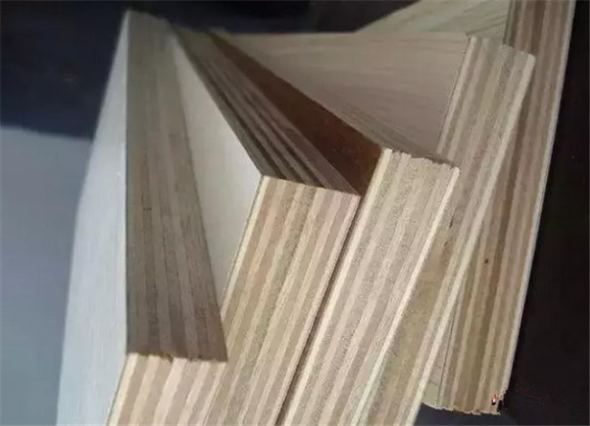 左右手家居安裝師傅告訴你，做衣柜應該用什么板材？