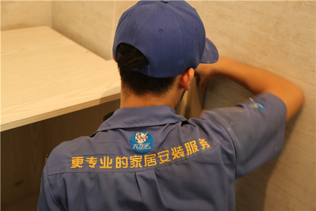 櫥柜安裝中如何處理煤氣管道、煙道管、燈線等問題