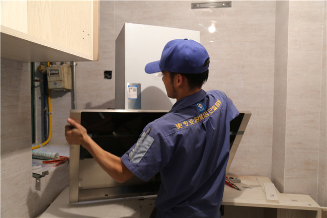 廚房裝修中，先安裝櫥柜還是油煙機？