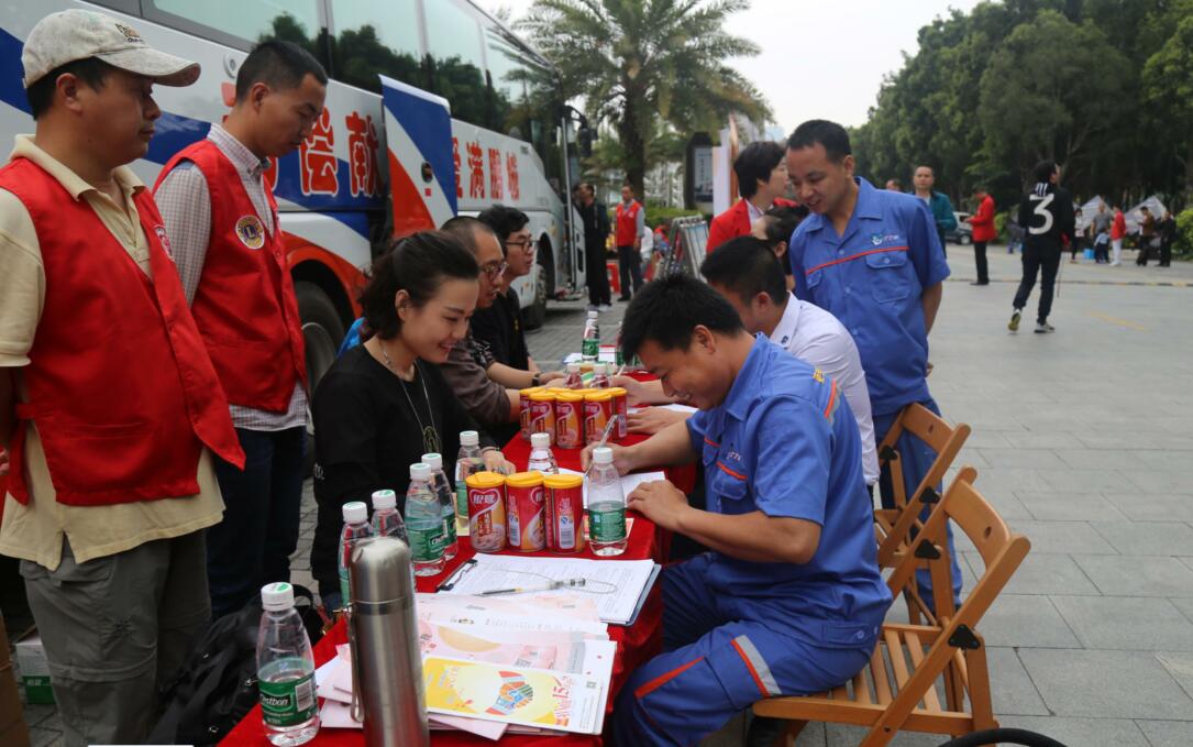 左右手愛心獻(xiàn)血活動(dòng)