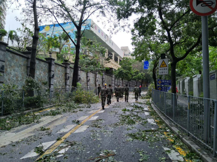 可愛(ài)的人民子弟兵