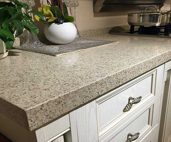 櫥柜臺(tái)面選用哪種材質(zhì)合適，如何安裝櫥柜臺(tái)面呢？