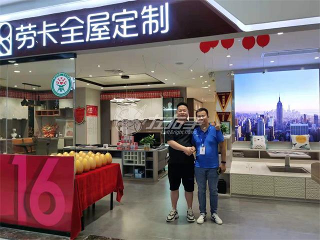 不到2年的時間，他拿下了當(dāng)?shù)厥畮讉€知名商家的訂單