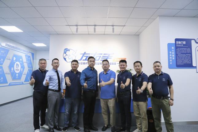 左右手成都總包商開(kāi)業(yè)儀式取得圓滿(mǎn)成功！