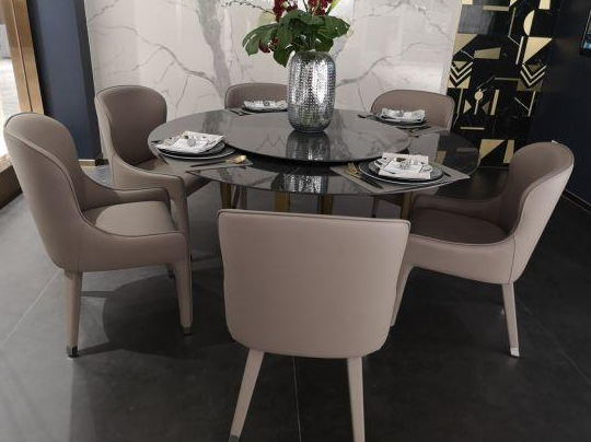 個(gè)性定制家具衣柜：以巖板定制爭(zhēng)搶定制家居買賣