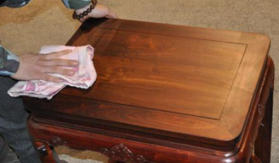 固體石蠟乳化：天然蜂蠟與石蠟在家具維修中的區(qū)別？