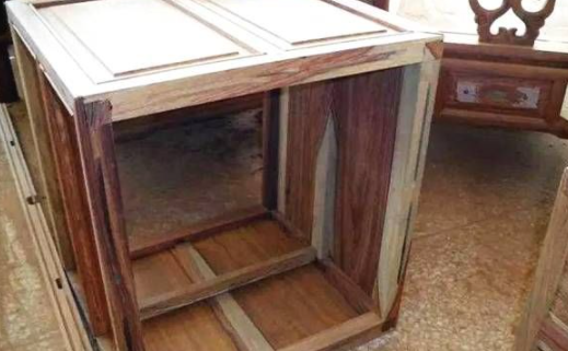 小件紅木家具出售：紅木家具市場“水很深”，假紅木家具是這樣特地“造”出來的！