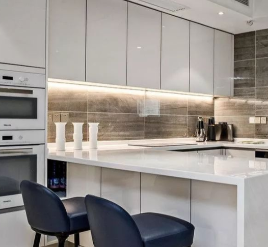 櫥柜材料排名;櫥柜家具柜子里面裝的燈，都是怎么安裝的呢？燈都有什么樣子的？