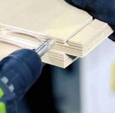 深圳板式家具品牌;板式家具隱形件和三合一對(duì)比，有什么優(yōu)缺點(diǎn)？