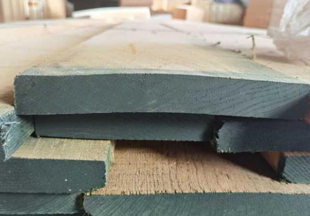 實(shí)木的餐桌:實(shí)木家具買拼板還是獨(dú)板好？