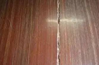 青島雕花實木門;實木家具開裂、變形的原因終于找到了