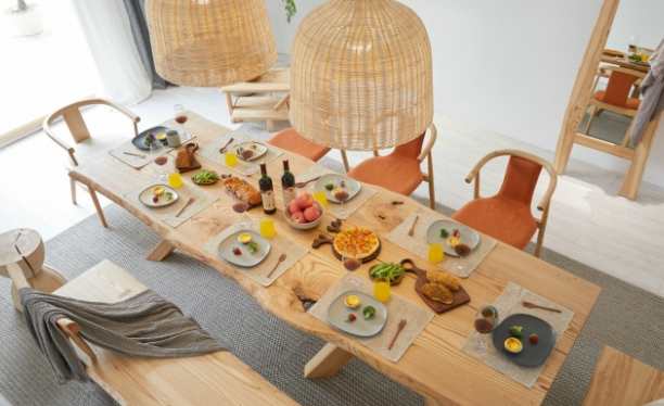 杭州居家裝修：實木家具和原木家具有區(qū)別嗎？