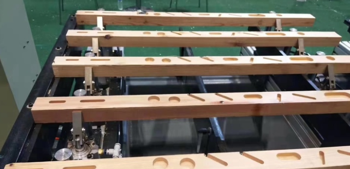 實木床定制價格：數(shù)控榫槽機制作實木家具最拉風！