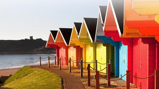 家裝建材材料：家裝時，實(shí)木家具翻新為什么要選擇水性漆？