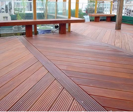 實(shí)木地板安裝保養(yǎng)，菠蘿格和橡木怎么選？