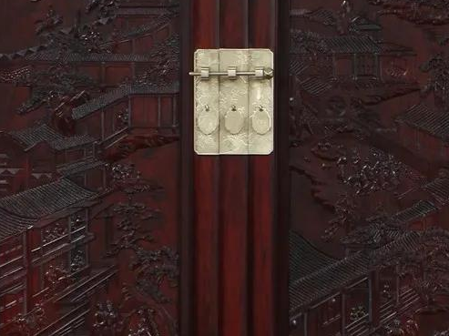 手工木工雕刻紅木家具，體現(xiàn)雕刻藝術(shù)的獨(dú)特魅力