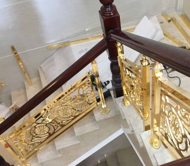 無(wú)錫別墅陽(yáng)光房，別墅樓梯欄桿妥善的保養(yǎng)
