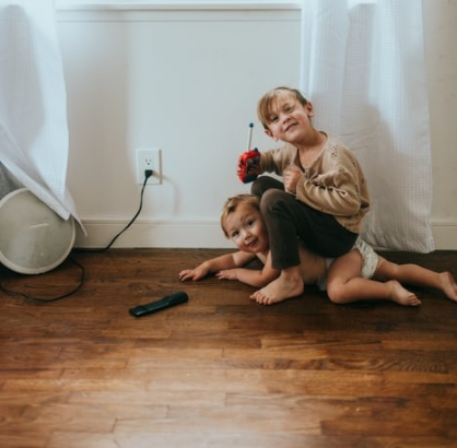 防靜電地板蠟：精油和木地板蠟，哪個(gè)更有效？