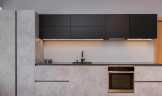 實(shí)木櫥柜安裝，定制櫥柜有哪些坑？