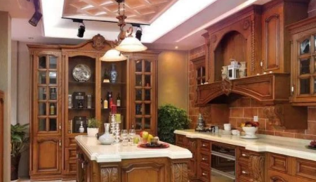 沈陽(yáng)實(shí)木櫥柜品牌;實(shí)木櫥柜的優(yōu)點(diǎn)有哪些？實(shí)木櫥柜定制要注意什么？