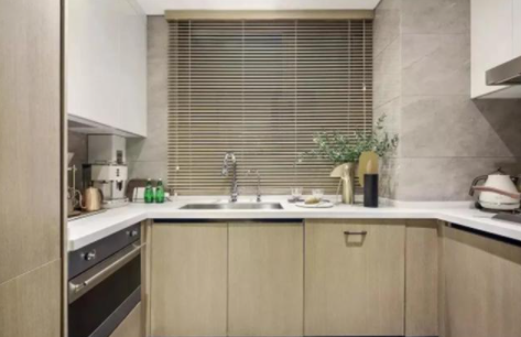 廚房柜門改造;給廚房定制櫥柜別盲目！記住4大標(biāo)準(zhǔn)4個尺寸