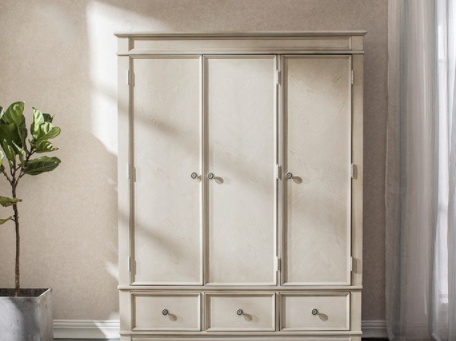 定制衣柜和成品衣柜的優(yōu)缺點，加盟哪個定制衣柜好？