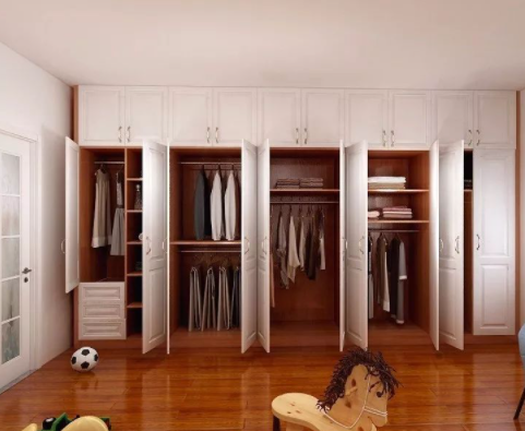羅蘭木門衣柜，定制衣柜你不知道的五大優(yōu)勢！