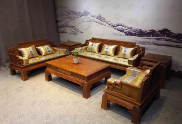 大葉紫檀家具：刺猬紫檀沙發(fā)五件套價格怎么樣，沙發(fā)保養(yǎng)技巧有哪些呢？