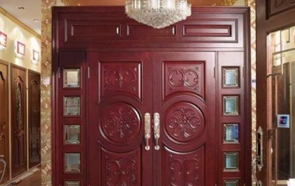 十大生態(tài)門品牌：實(shí)木門VS鋁木生態(tài)門，一場舊王與新秀的較量