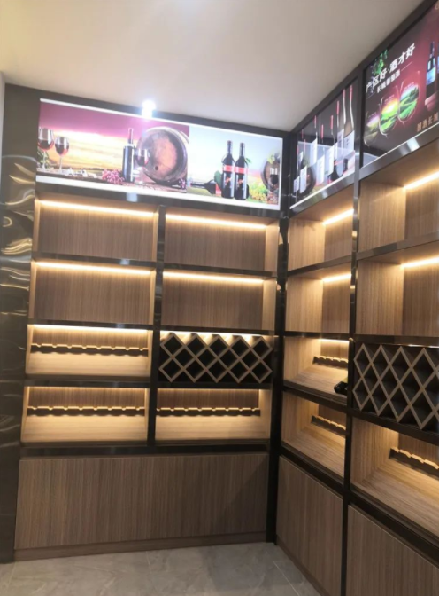 蘇州展示柜定制：妙用不銹鋼，打造輕奢風紅酒展示柜