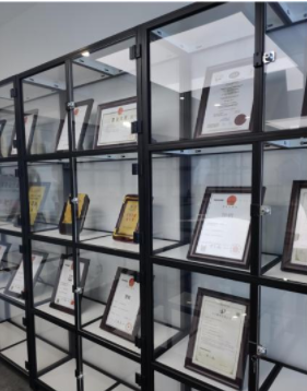 工業(yè)鋁型材配件：工業(yè)鋁型材展示柜有何優(yōu)點？