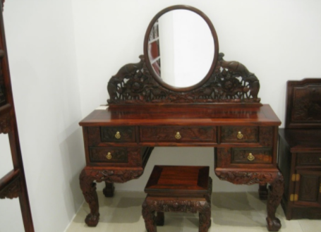 緬甸花梨木家具，緬甸花梨木家具與布藝搭配技巧