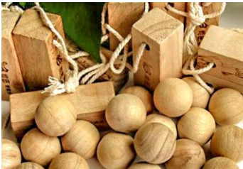 歐式衣柜布局：衣柜防蟲(chóng)怎么選，樟腦丸還是香樟木？