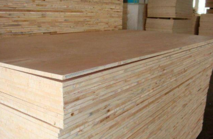 膠合板門密度;膠合板密度是多少？多層膠合板優(yōu)缺點(diǎn)有哪些