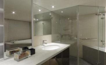 小浴室裝修效果圖，裝修沐浴房要不要做四邊走水?