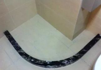 浴室裝修效果圖：你知道淋浴房石材擋水條的重要性嗎？又該如何安裝?