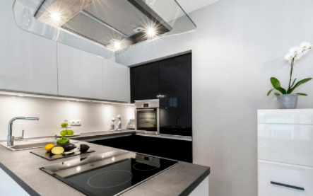 整體櫥柜設計：櫥柜實木門怎么養(yǎng)護？櫥柜實木門有哪些優(yōu)點？