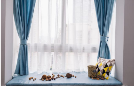 上海門窗加工：鋁合金門窗對比塑鋼門窗，哪個適合封陽臺？