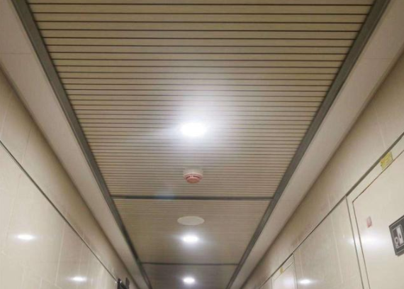 木制穿孔吸音板：吸音板吊頂做法是什么？安裝隔音吊頂注意事項(xiàng)