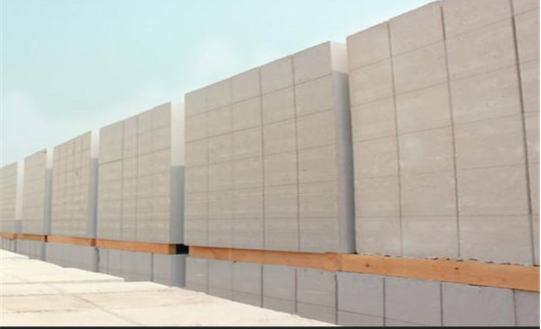 實(shí)木酒柜定制：紅酒柜選購(gòu)方法，紅酒柜哪個(gè)牌子好？