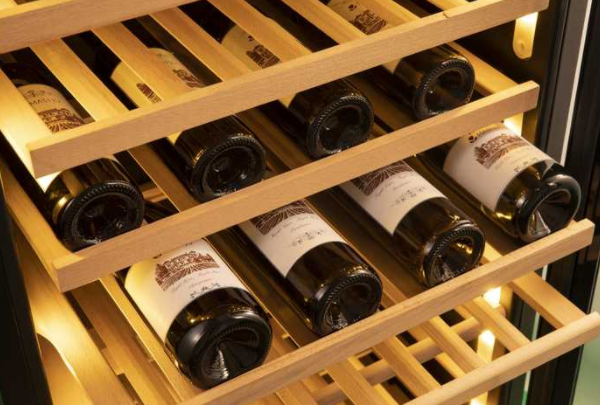 廚房整體櫥柜效果圖：廚房整體酒柜選購(gòu)有哪些注意事項(xiàng)？