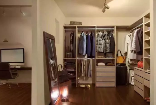 時(shí)尚衣帽間裝修：不同面積的衣帽間，怎么布局才算合理？