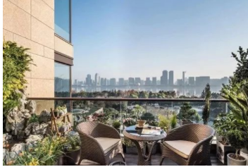 房間陽臺裝修：陽臺怎么裝修好看 陽臺裝修應(yīng)注意什么