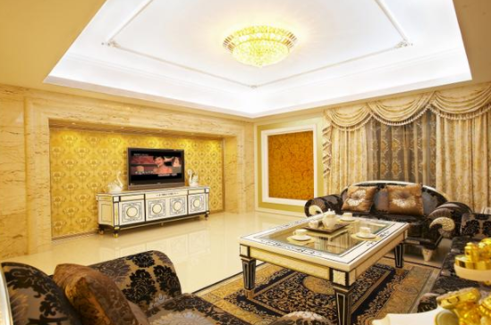 現(xiàn)代中式風(fēng)格裝修：中式博古架裝修效果圖，古典家具的新生魅力